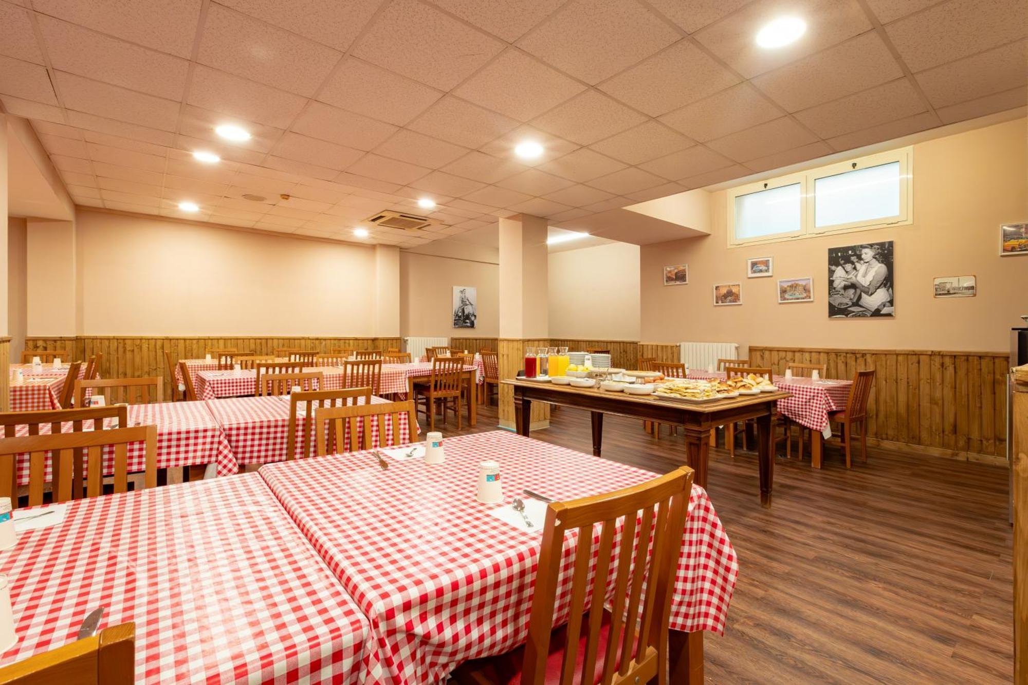 Ah Roma Hostel Eksteriør bilde