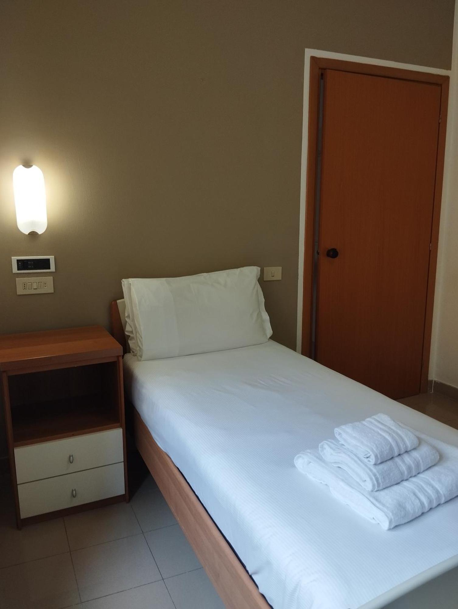 Ah Roma Hostel Eksteriør bilde