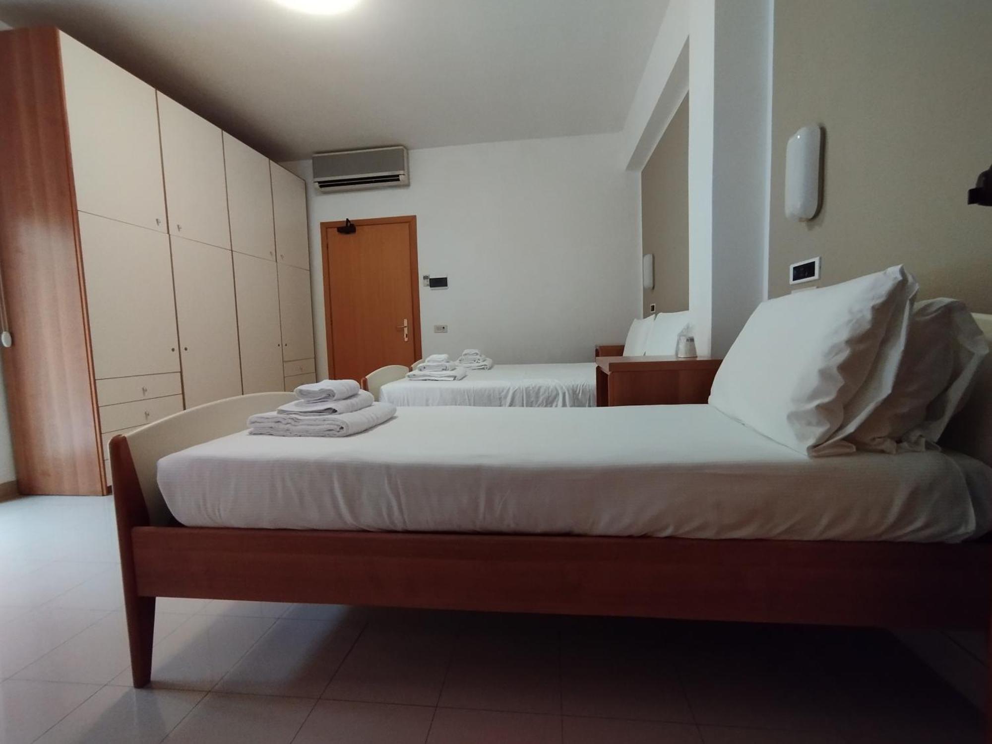 Ah Roma Hostel Eksteriør bilde